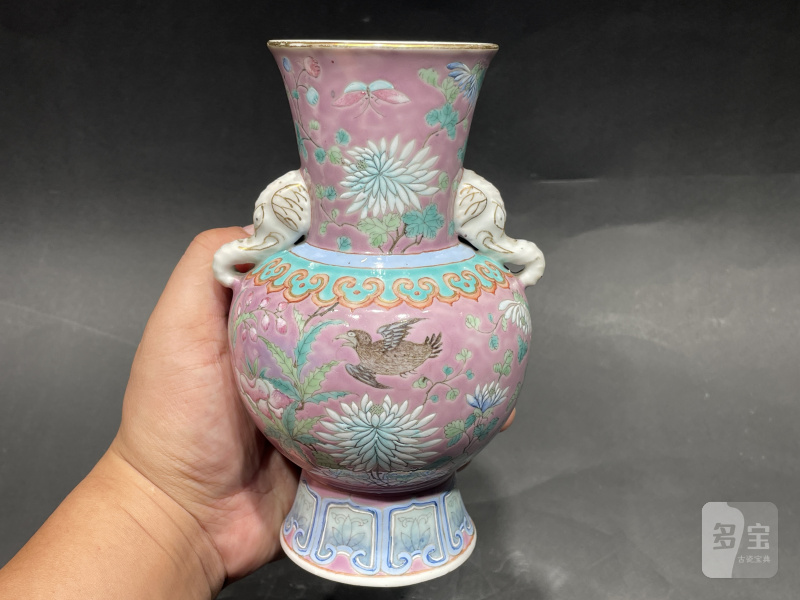 清光绪 宫粉地粉彩花鸟纹象耳尊一对 - 图2